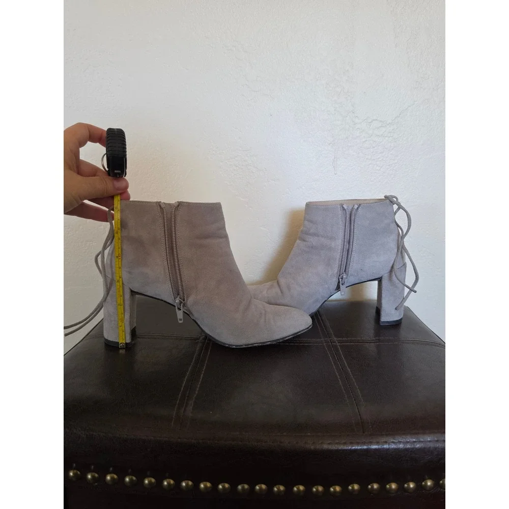Stuart Weitzman Suede Gray Old Money Quiet Luxury Preppy Heels Booties sz 6‎